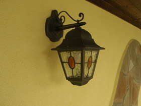 Оригинальные настенные светильники являются важным элементом дизайна